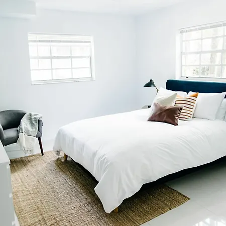 Airy 2Br In Miami River Inn By Sonder